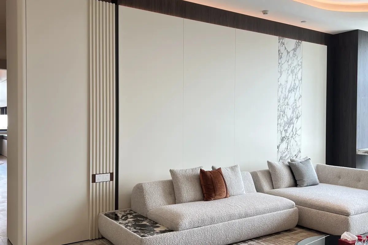 2,000 m2 Showroom